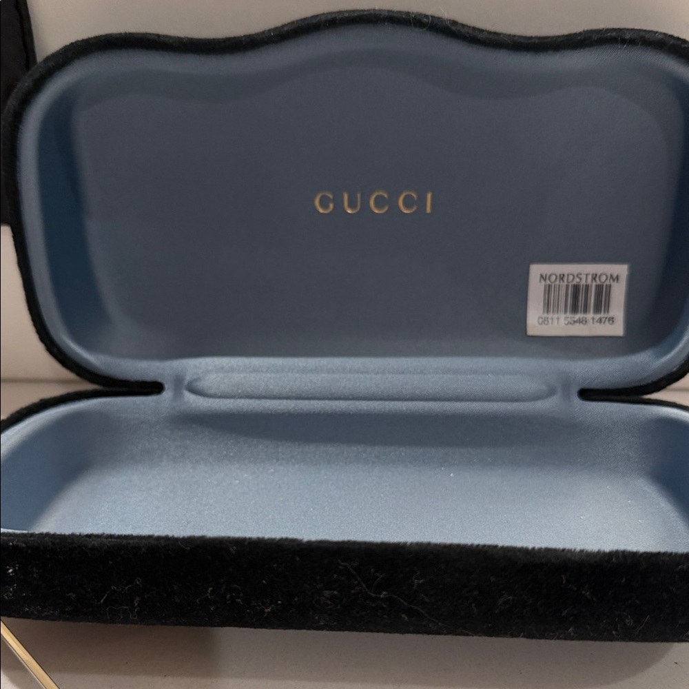 Gucci Women's Sunglasses with Green and Red Accents - Picture 4 of 5